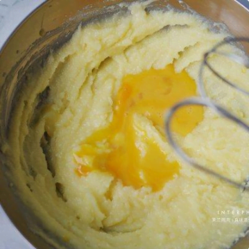 香橙磅蛋糕，甜橙加入到蛋糕中，讓雞蛋蛋糕變的清香無比